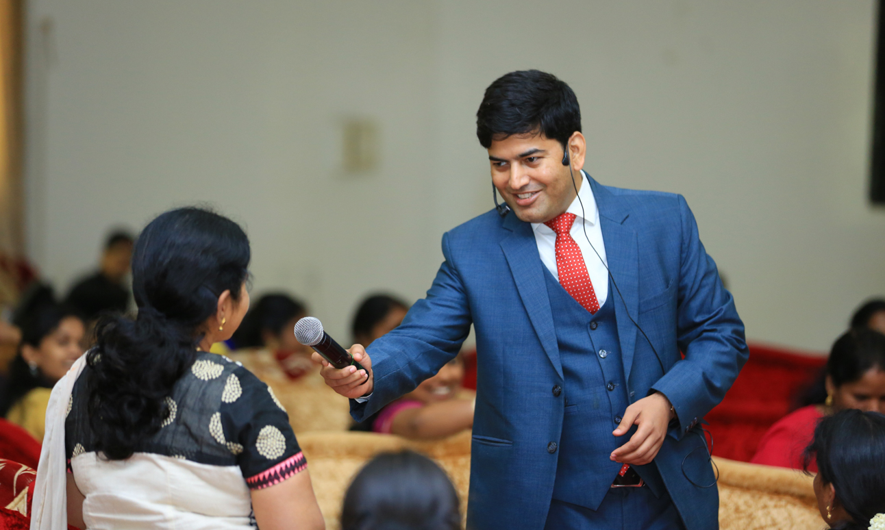 naseer khan interacting with audience at tef kuwait event